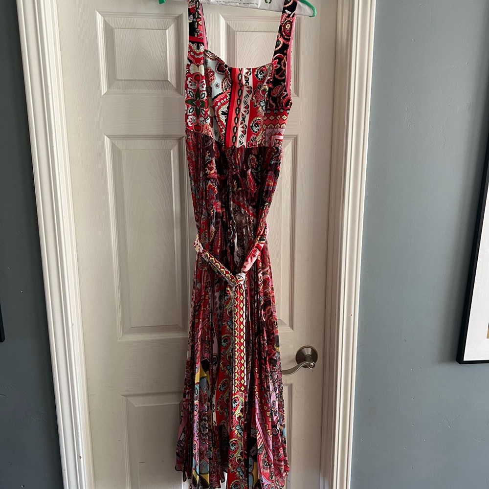 Alice and Olivia pleated dress. Size 4 - Picture 3 of 8